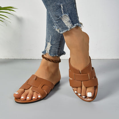 Ladies' Fashionable Casual Flat Sandals 2025 Versatile Outdoor Wear Flat Slippers for Wearing Outside Brand Design Slippers