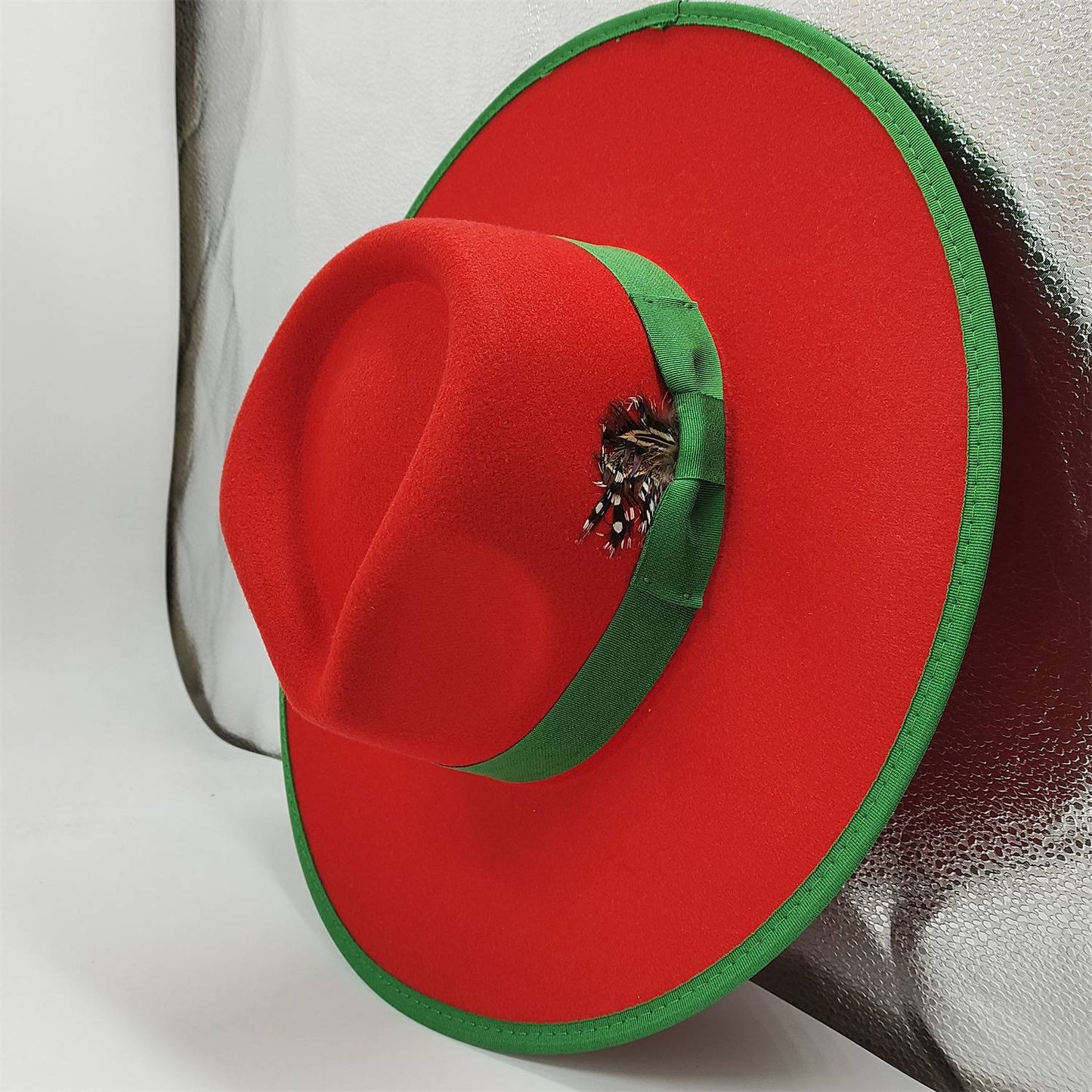 Chapéu Fedora Pintado à Mão Masculino e Feminino Chapéu Panamá Moda Primavera Outono com Pena Envolta Chapéu Fedora de Lã com Aba Grande