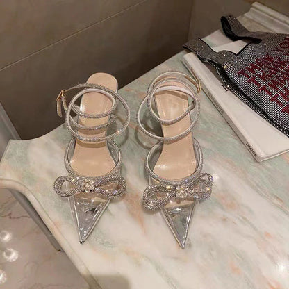 2025 Nova Moda Glitter Strass Sapatos Femininos Bico Fino de Seda com Laço de Cristal Salto Alto Fino com Fivela Sapatos de Festa e Formatura