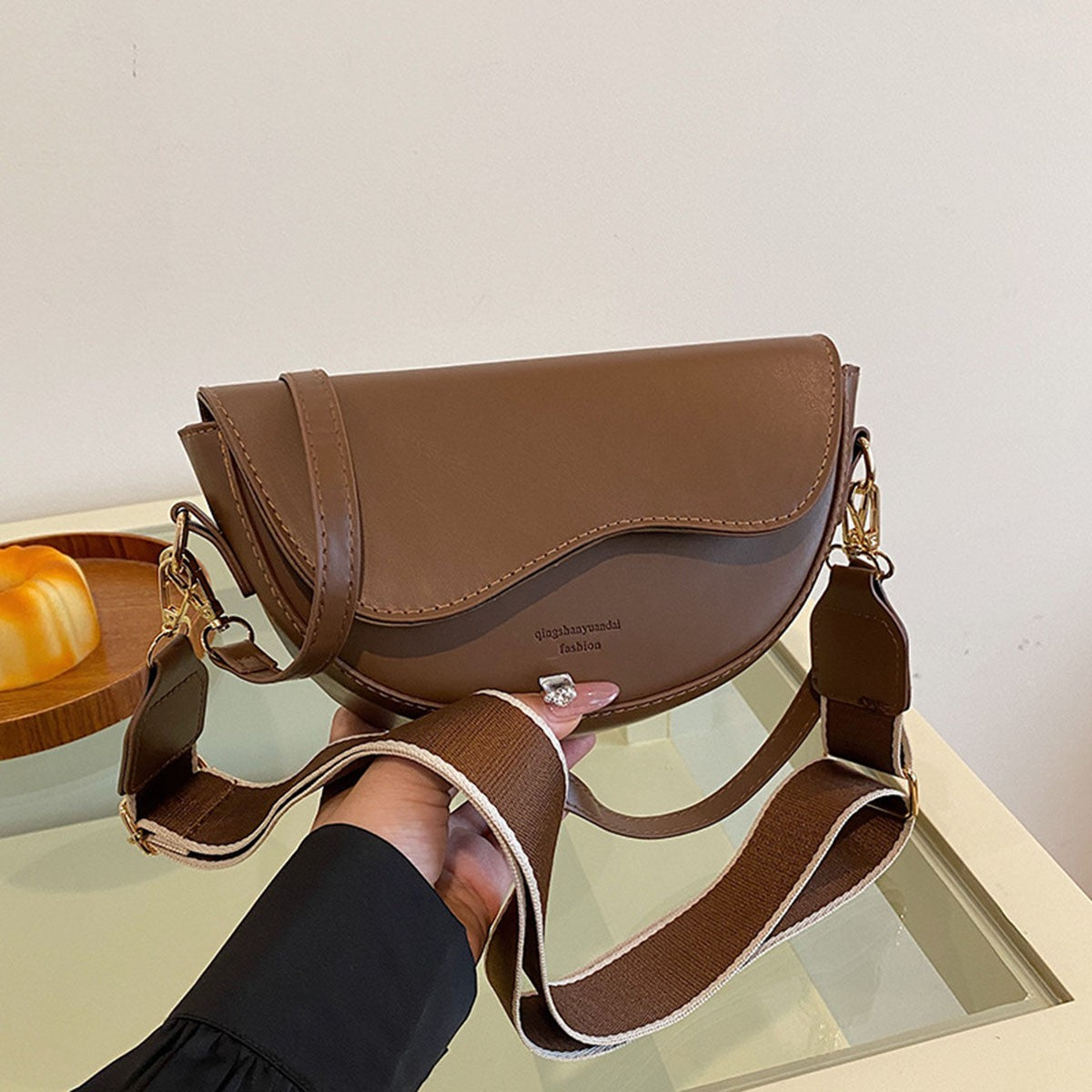 Casual Minimalist Ladies Crossbody Saddle Bag Fashionable Underarm Bag Trendy Shoulder Bag for Women