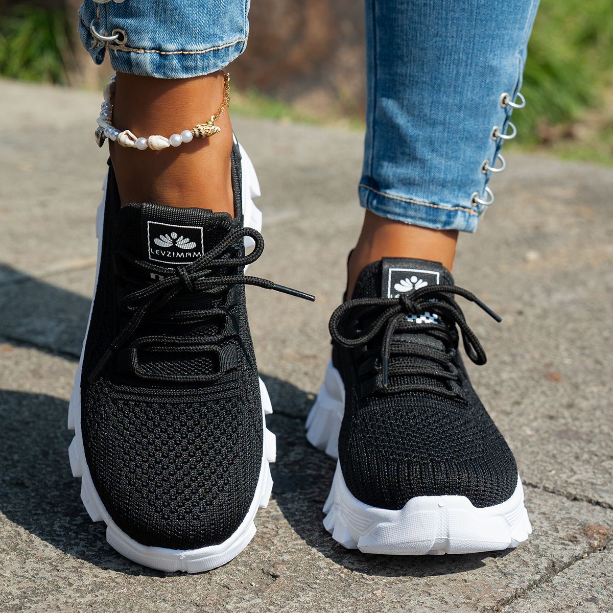 Women's 2025 Spring Knitted Shoes Lightweight Breathable Mom Shoes Plus Size Comfort Non-Slip Casual Flat Sole Slip-On