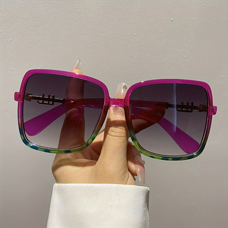 Retro Two-Tone Fashion Sunglasses - Lightweight Design, Oversized Blue & Red Frame, Gradient Lens, Ideal for Beach Travel