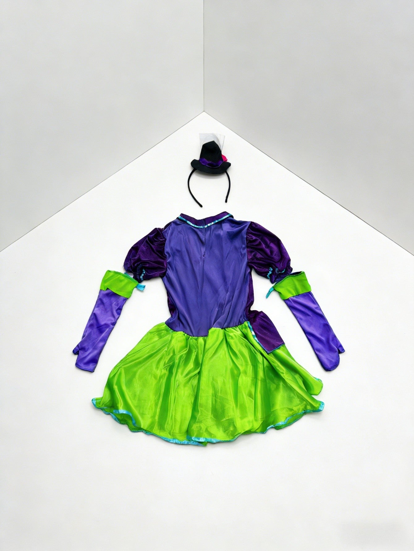 Girls Mad Hatter Cosplay Costume, full set with headband & gloves. Ideal for Halloween and fantasy theme party.