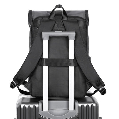 Mochila moderna 2025 com toque atlético, tecido à prova d'água, para laptop de 15,6 polegadas, design roll-top, grande capacidade para o dia a dia, viagens e escola