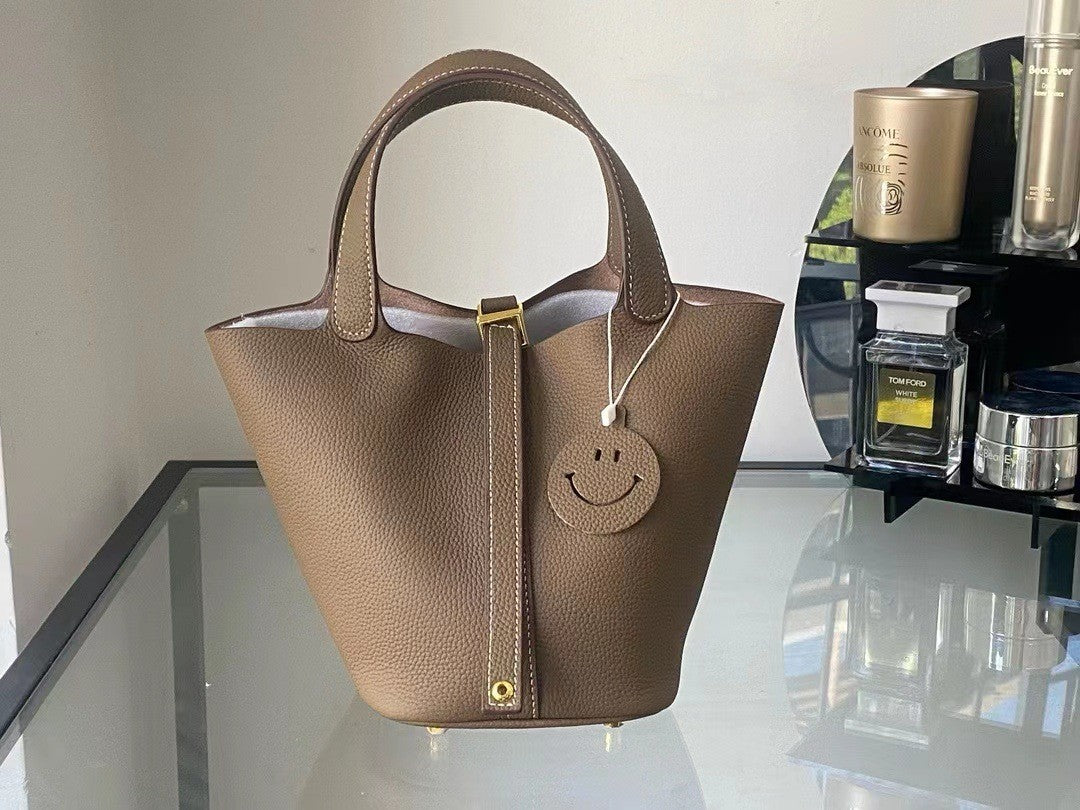 New Leather Luxury Handbag, High-end Soft Leather Bucket Bag, Cowhide Portable Gift Bag, Commuting Versatile Women's Bag