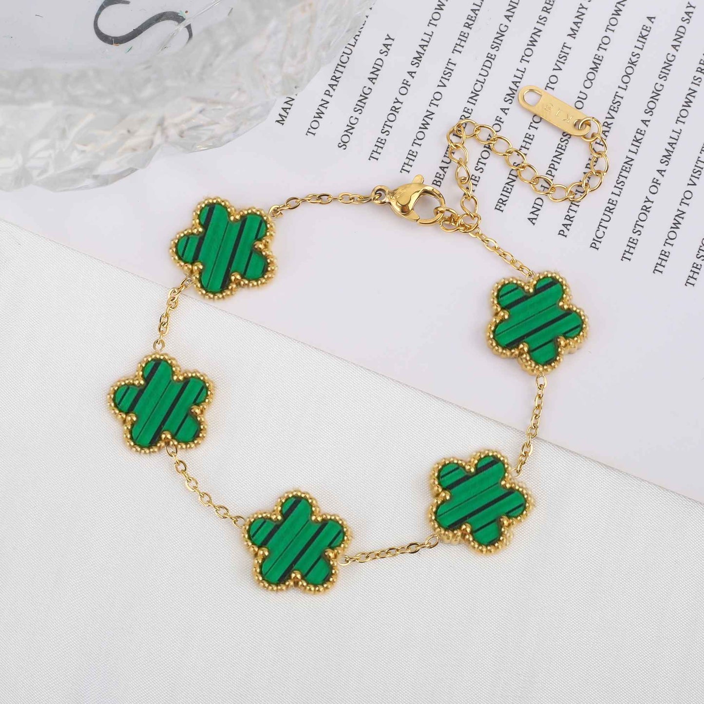 Pulseira Clássica de Aço Inoxidável de Luxo Feminina Ajustável com Cinco Flores para Mulheres Novas Joias da Moda para Festas Presentes Trevo