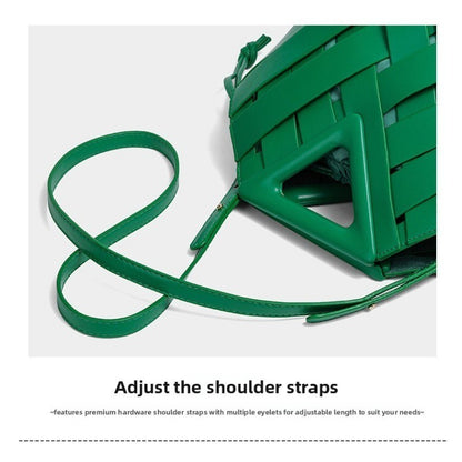 2025 new large-capacity handheld triangular clip bag with diamond-pattern weave