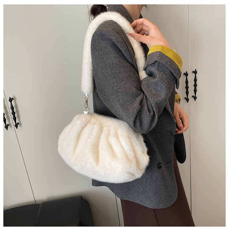 Elegant Wrinkled Cloud Clutch Bag Faux Fur Shell Shoulder Crossbody Bag Women Stylish Pillow Bag Guangzhou High Quality Bag