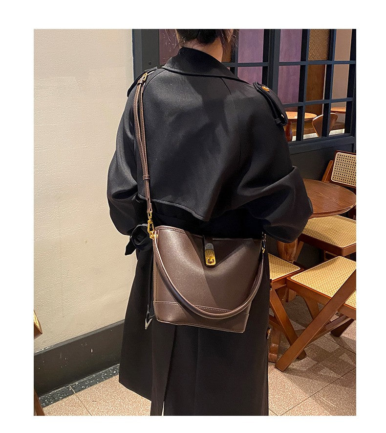 Women's Genuine Leather Bucket Bag Retro Shoulder Crossbody Handbag Fashionable Luxurious Women's Bag