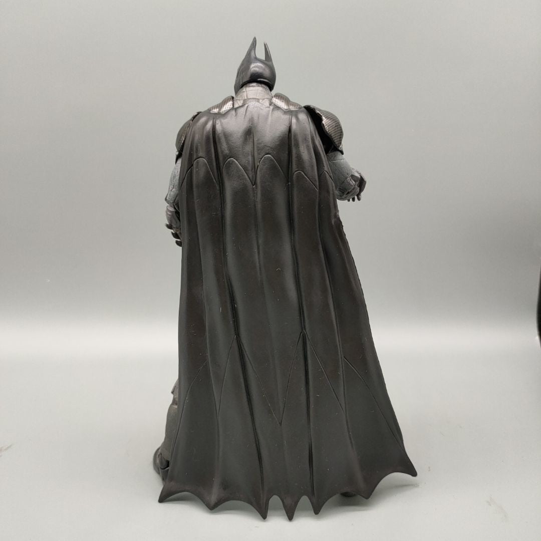 Boneco de Ação DCC Collectibles Ark-ham Knight Bat-Hero Armored 7" Sem Embalagem