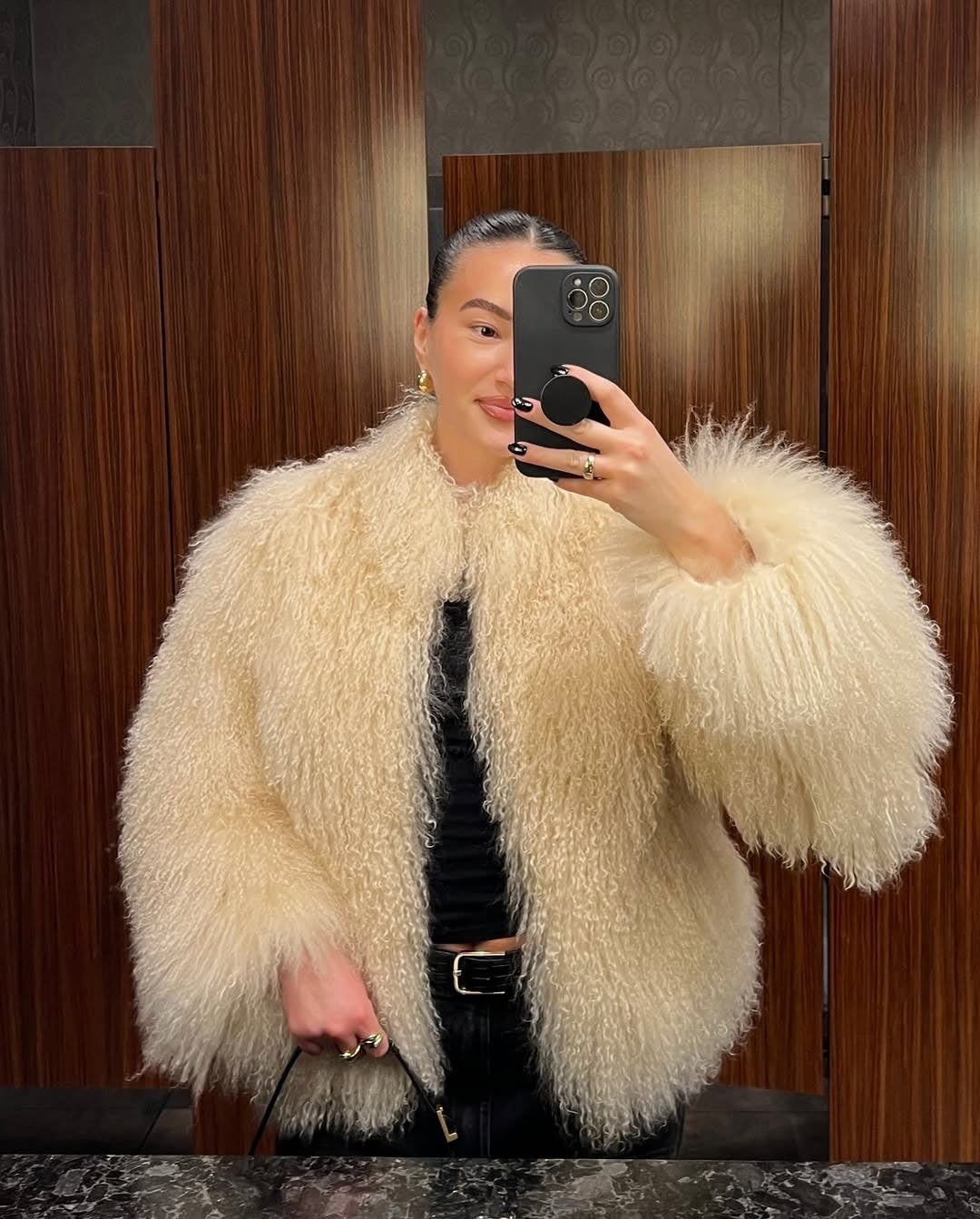 Solid Fashion Fake Fur Coat Women Chic Fluffy Warm Long Sleeve Loose Short Jacket Luxury 2025 Winter Lady Daily Street Outerwear