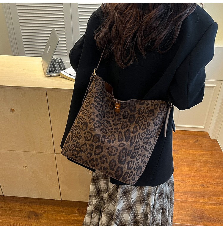 Shoulder Bags Bucket Bag Retro Suede Fur Women Tote Bag New Style Versatile Shoulder & Crossbody Bag 2025