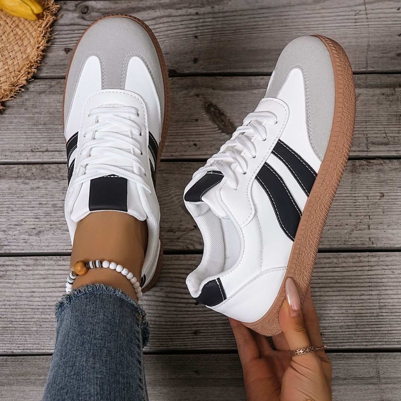 Fashion Casual Women's Sports Shoes Lace Up Vulcanize Flats Ladies Outdoor Walking Sneakers Women Comfortable Classical Shoes