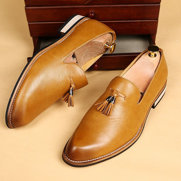 New pointed British men's business dress set with leather shoes and oversized men's shoes, fashionable and versatile