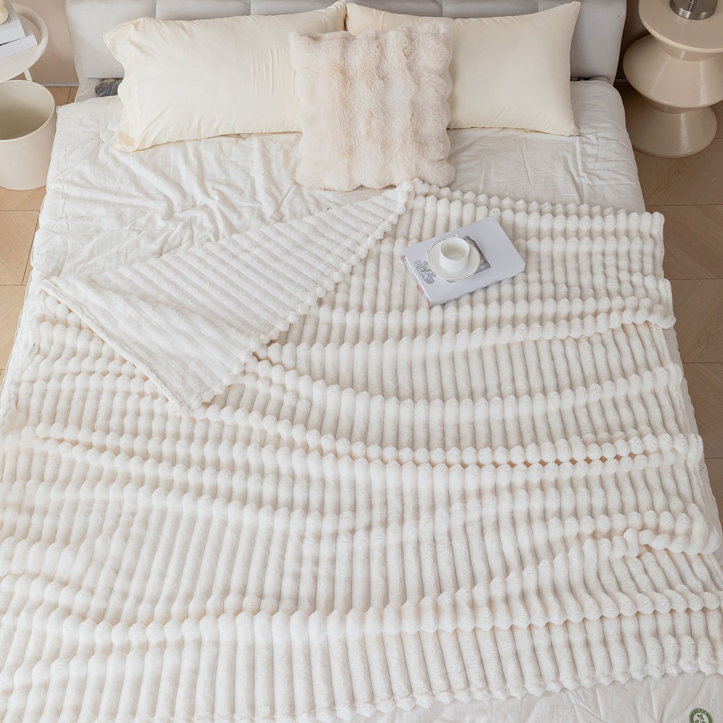 1pc soft and skin friendly warm blanket, suitable for bedrooms, sofa covers, camping and travel, multifunctional blanket