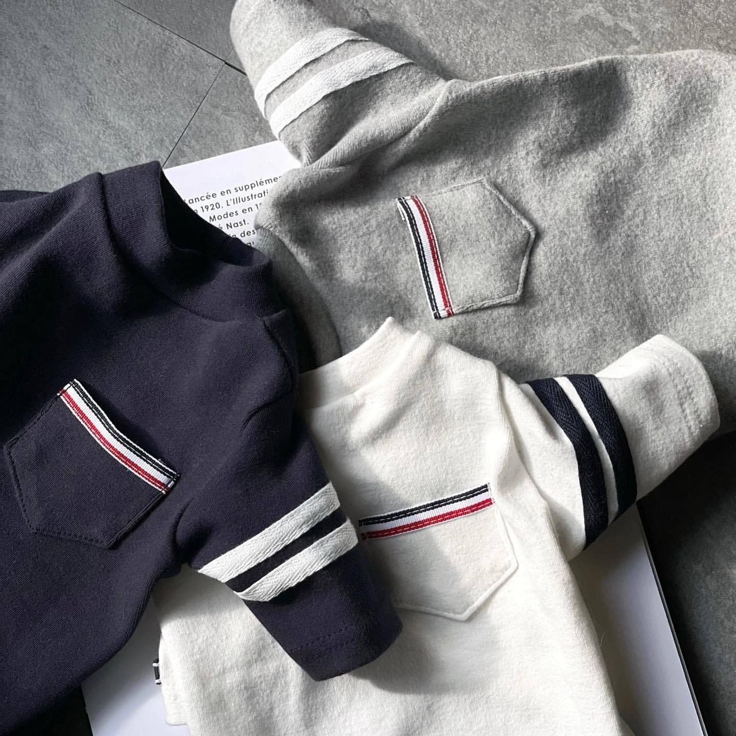 Moletom de Bolso Quentinho para Pet Roupa Listrada para Cães Camiseta Base Macia para Teddy Colete de Inverno para Cães Pequenos e Médios