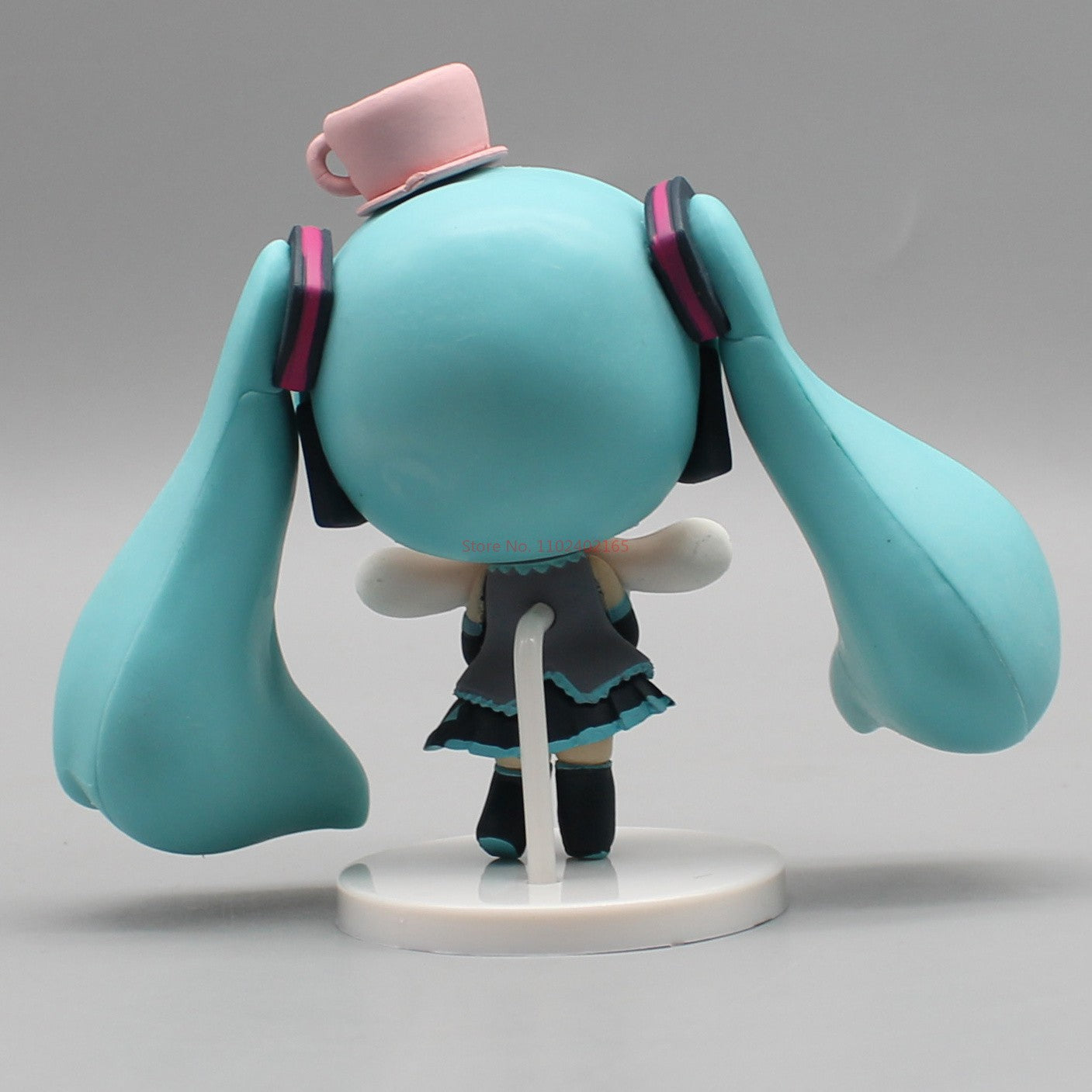 Hatsune Miku Boneco de Anime Segurando Cinnamoroll com Olhos de Feijão, Decoração de Mesa Fofa, Figuras de Ação, Modelo de Boneca, Brinquedo Infantil, Presente