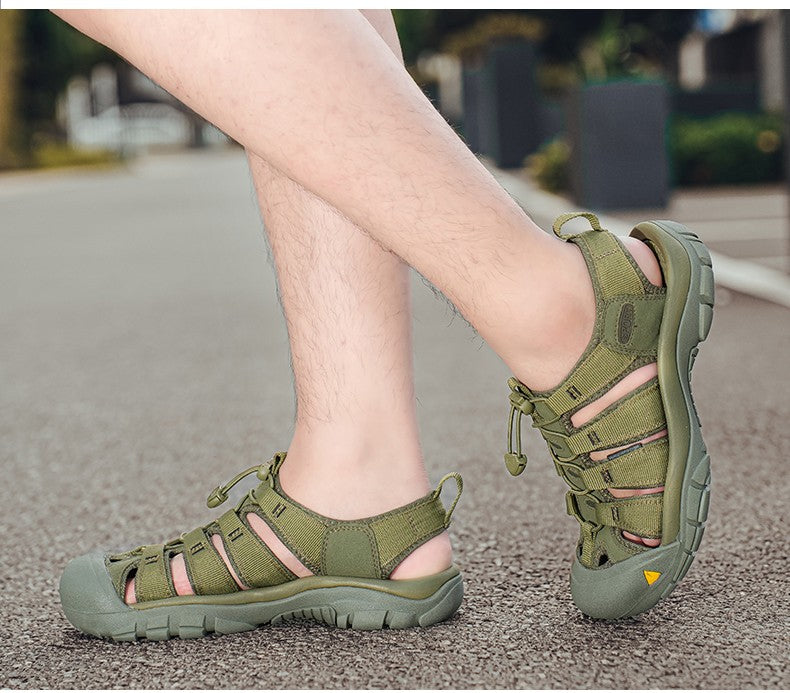 2025 Summer Men's Sandals Thick soled Baotou beach shoes Outdoor oversized casual Shoes Male lightweight hollow sandals Homme