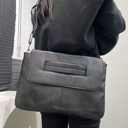 Ladies' fashionable retro snake patterned handbag with high capacity and detachable shoulder strap, single shoulder bag