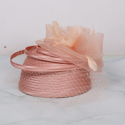 FS Casamento Igreja Chapéus Vermelhos Fascinadores Para Mulheres Com Véu de Pena Festa Coquetel Adorno de Cabeça 2025 Senhora Elegante Chapéu Kentucky Derby