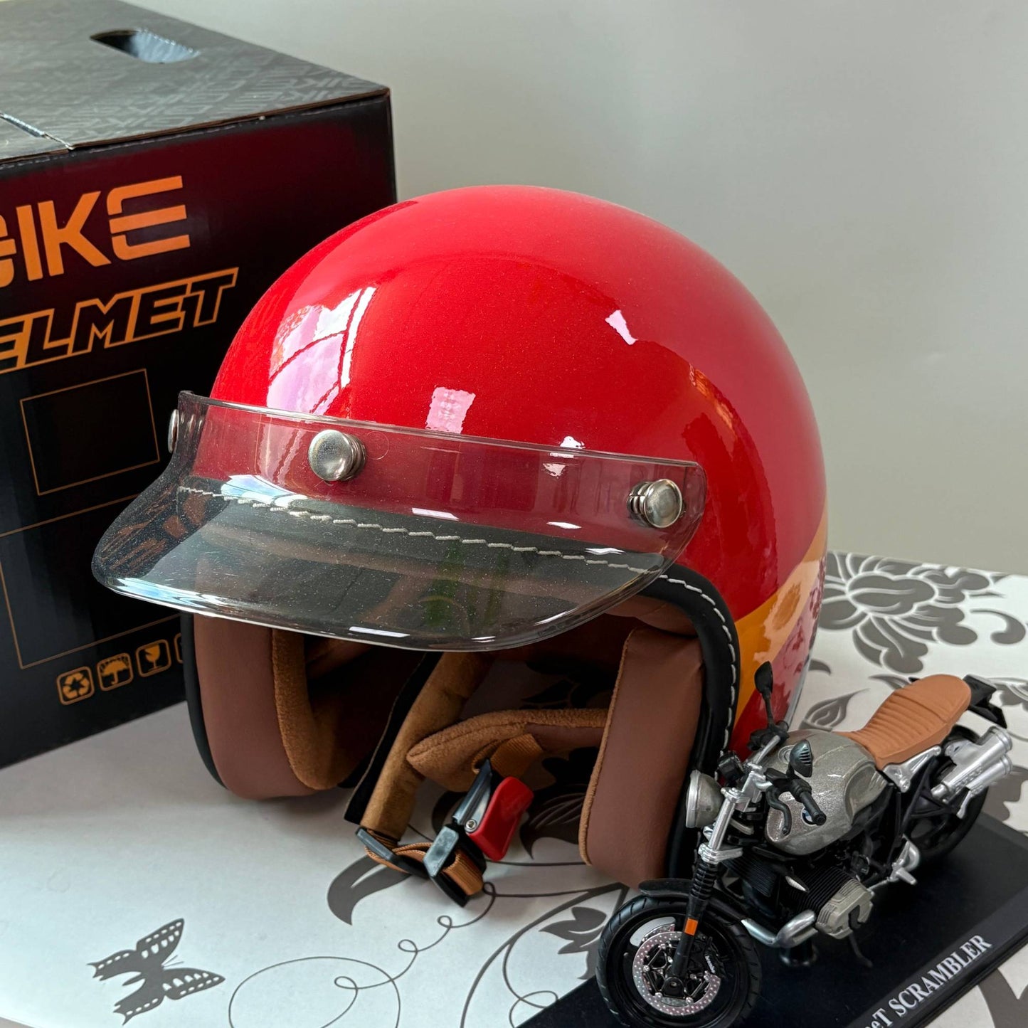 Retro Small Dock Helmet Electric Vehicle Cap Ladies Motorcycle Three-Quarter Helmet Vintage Headgear for Women