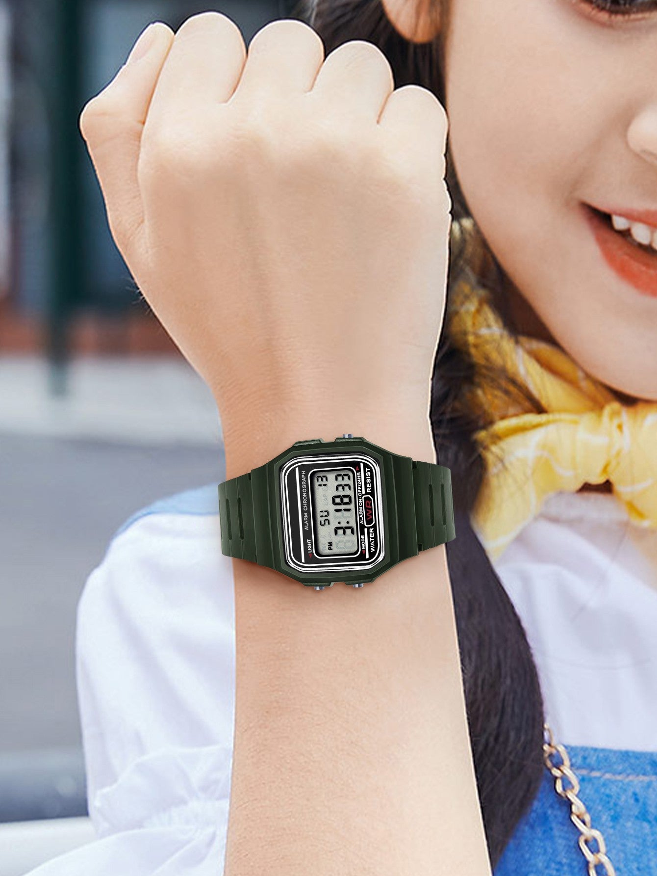 Hot Selling Women LED Digital Electronic Watch Multifunctional Outdoor Simple Leisure Men and Women Sports Watch Reloj