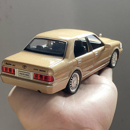 1:32 Toyota Crown Royal Clássico Veículo Liga Fundida Carro de Brinquedo Infantil Modelo Miniatura Coleção Hobbies de Férias