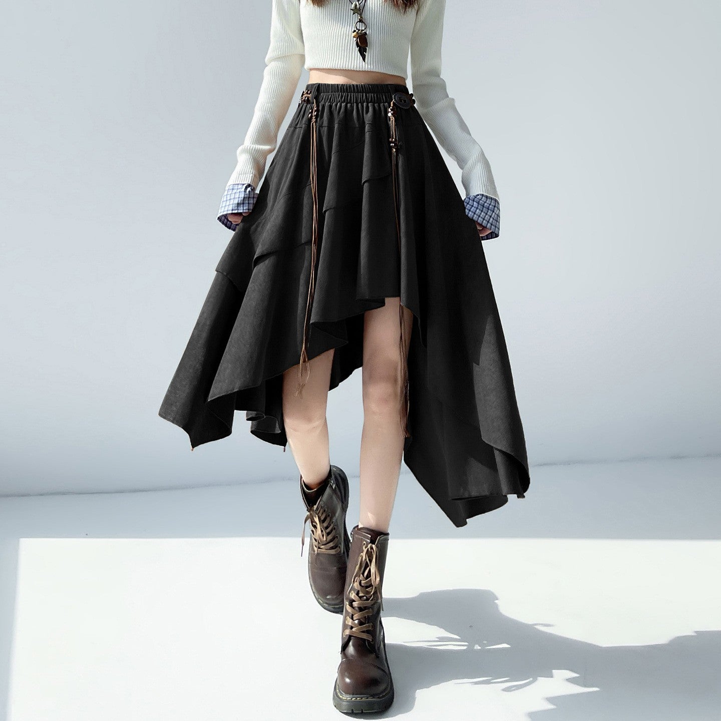 Caramel Suede Half-length Skirt Women's Autumn Winter New Irregular Belt Slim A- Line Midi Umbrella Skirt Comfortable Casual S .