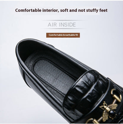 Pointed casual leather shoes for men Korean trend British style loafers small bee leather business dress slip-on feet