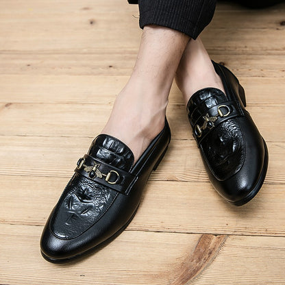 Pointed casual leather shoes for men Korean trend British style loafers small bee leather business dress slip-on feet