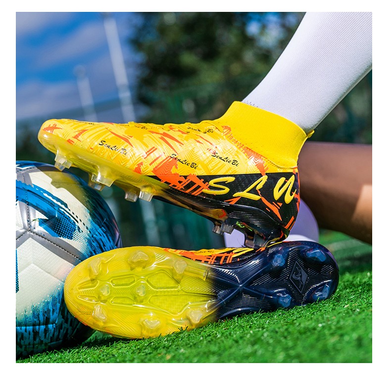 Men's Soccer Shoes Cleats Non-Slip FG Football Boots Men High-quality Match Training Sneakers Futsal Indoor Soccer Boots Boys