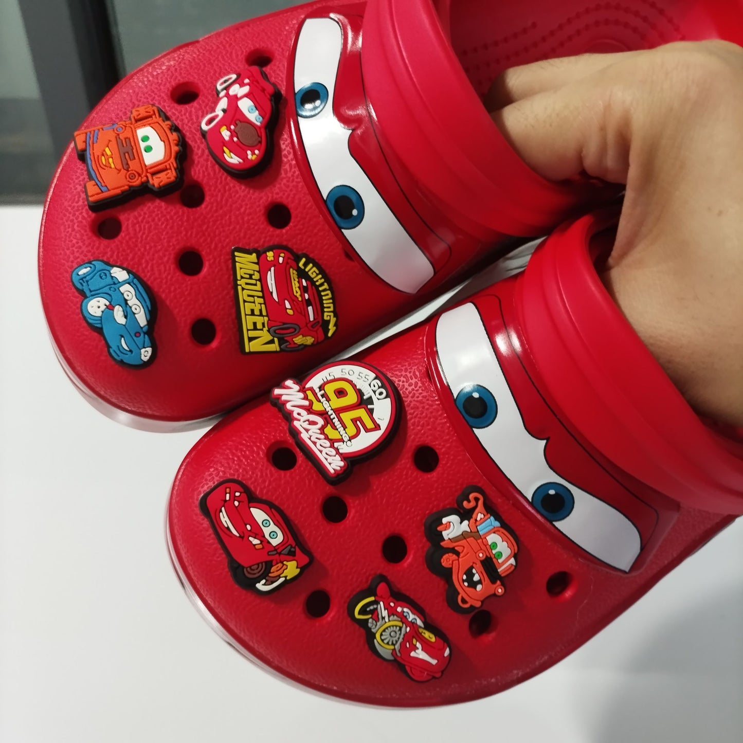 Desenho Animado Disney Pixar Relâmpago McQueen Chinelos Buraco Sólidos Impermeáveis Chinelos Ajustáveis Sandálias para Exterior Respiráveis Sapatos de EVA Presente