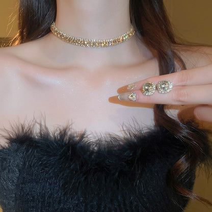 Conjunto de Joias Femininas Modernas com Colar e Brincos Decorados com Strass, Acessórios da Moda para Festas e Decoração de Roupas do Dia a Dia