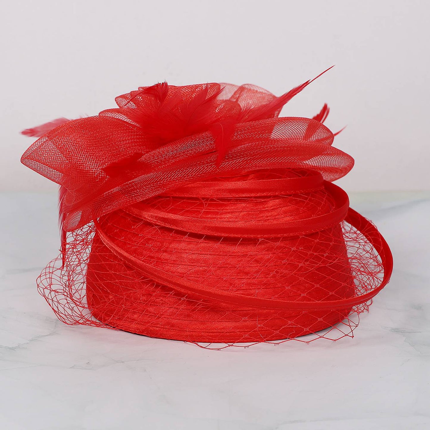 FS Casamento Igreja Chapéus Vermelhos Fascinadores Para Mulheres Com Véu de Pena Festa Coquetel Adorno de Cabeça 2025 Senhora Elegante Chapéu Kentucky Derby