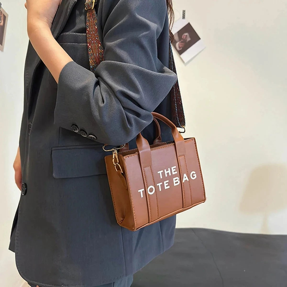 New printed letter tote bag, niche design handbag, European and American fashion crossbody bag, retro shoulder bag