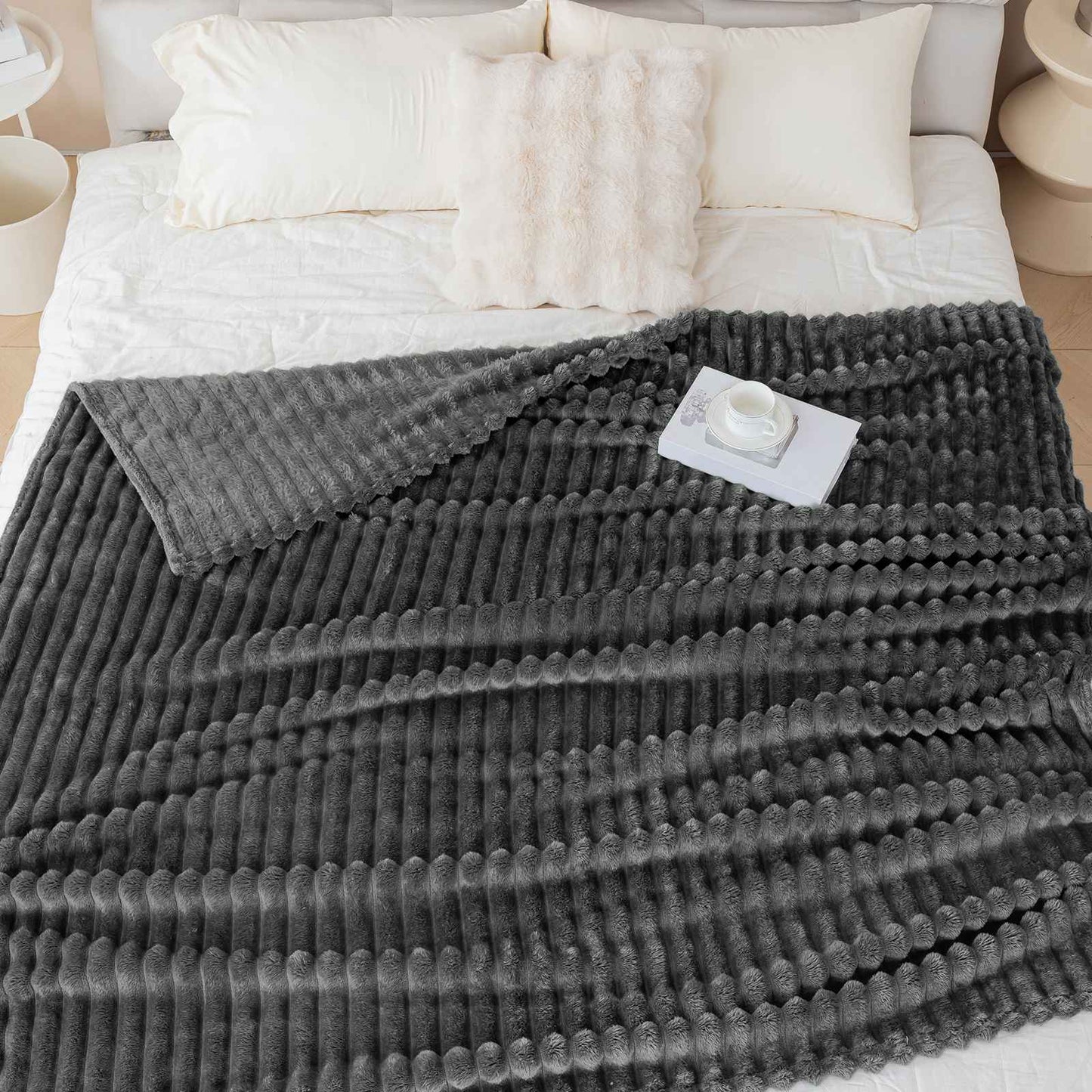 1pc soft and skin friendly warm blanket, suitable for bedrooms, sofa covers, camping and travel, multifunctional blanket
