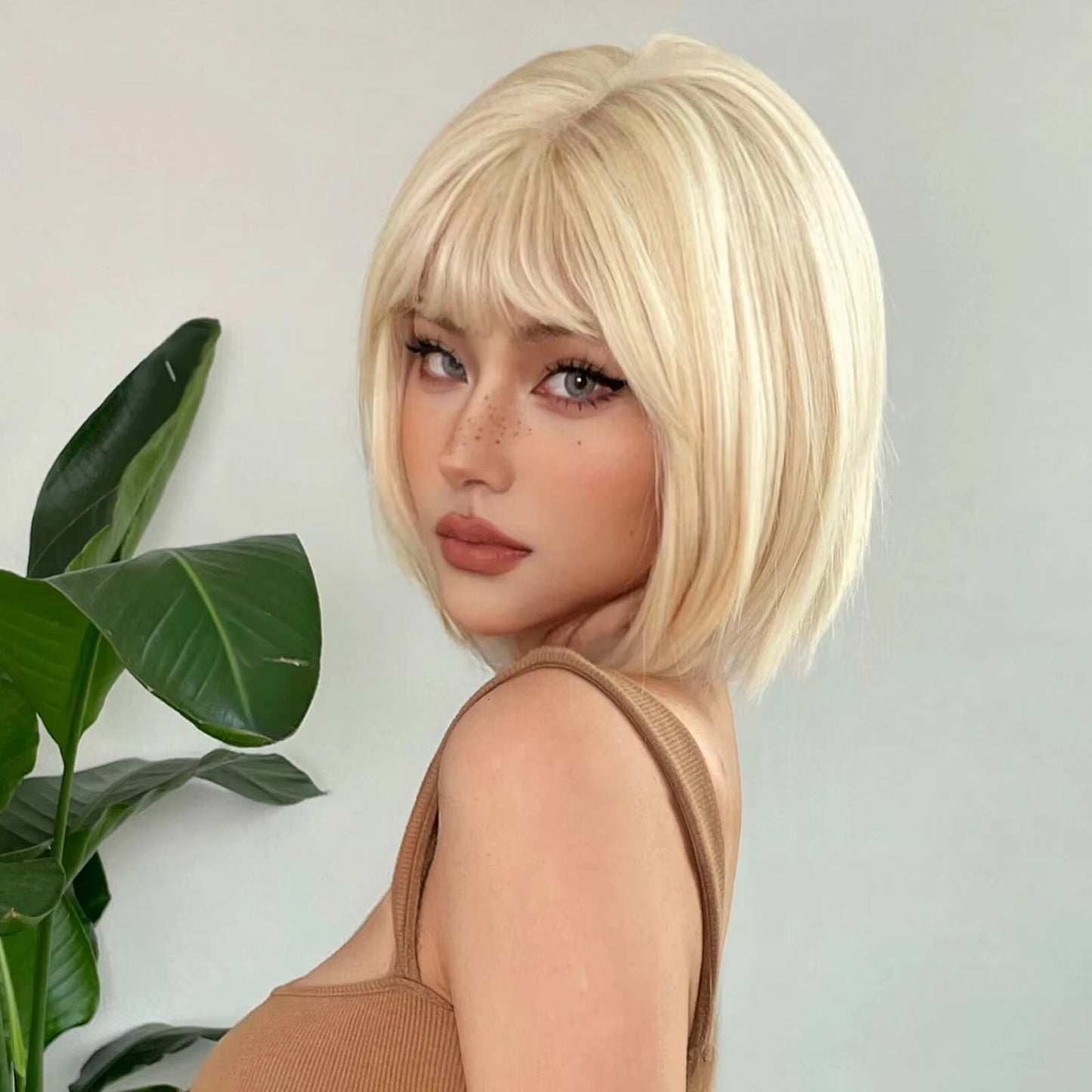 Nova peruca sintética de cabelo curto dourado claro para festa de Halloween, cosplay, uso diário, acessório de cabelo de alta temperatura
