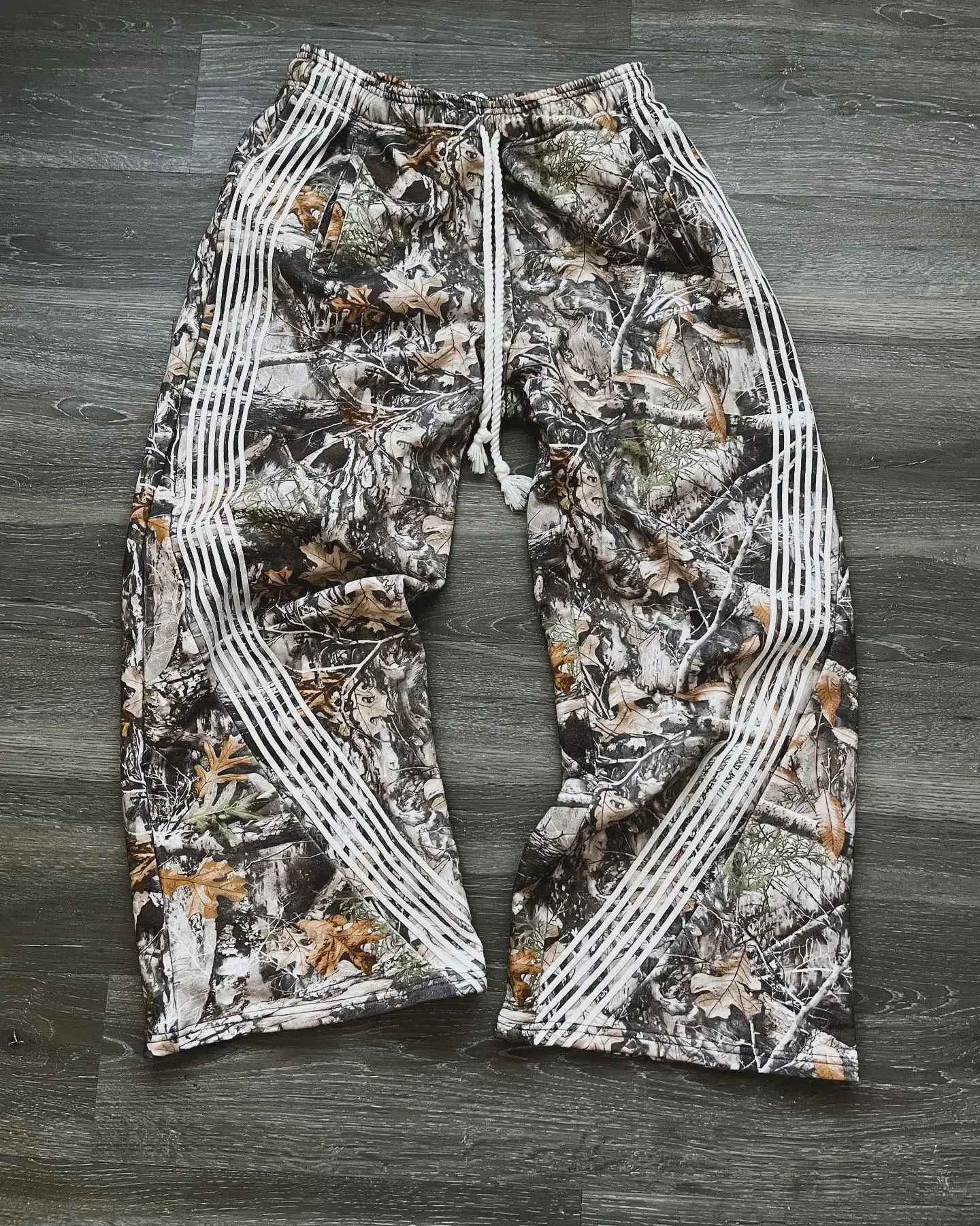 Calça de Moletom Y2K Masculina Feminina Gótica Hip Hop Americana com Patch de Letras Y2K Dupla Camada Larga Elástica na Cintura Calça Jogger Casual