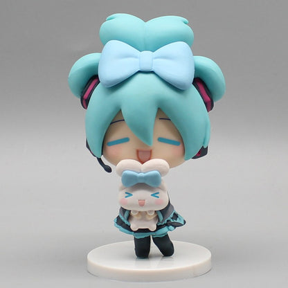 Hatsune Miku Boneco de Anime Segurando Cinnamoroll com Olhos de Feijão, Decoração de Mesa Fofa, Figuras de Ação, Modelo de Boneca, Brinquedo Infantil, Presente