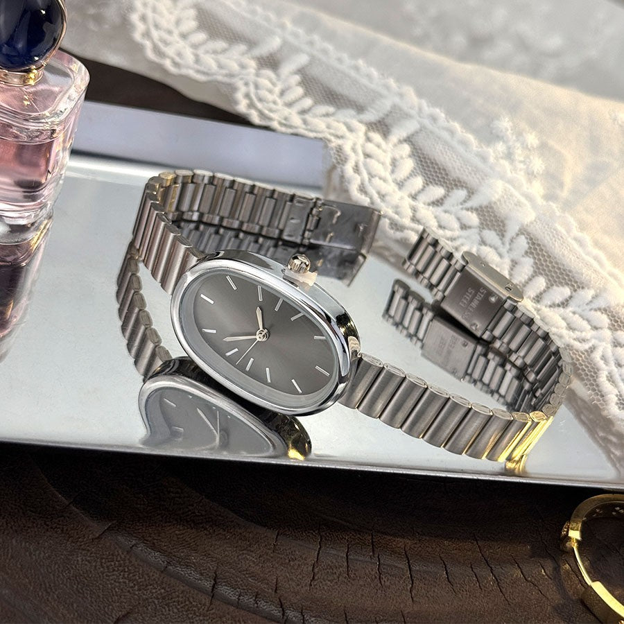 New Golden Retro Fashion Elliptical Quartz Watch Ladies Steel Strap Gold Watch Stylish Niche Timepiece