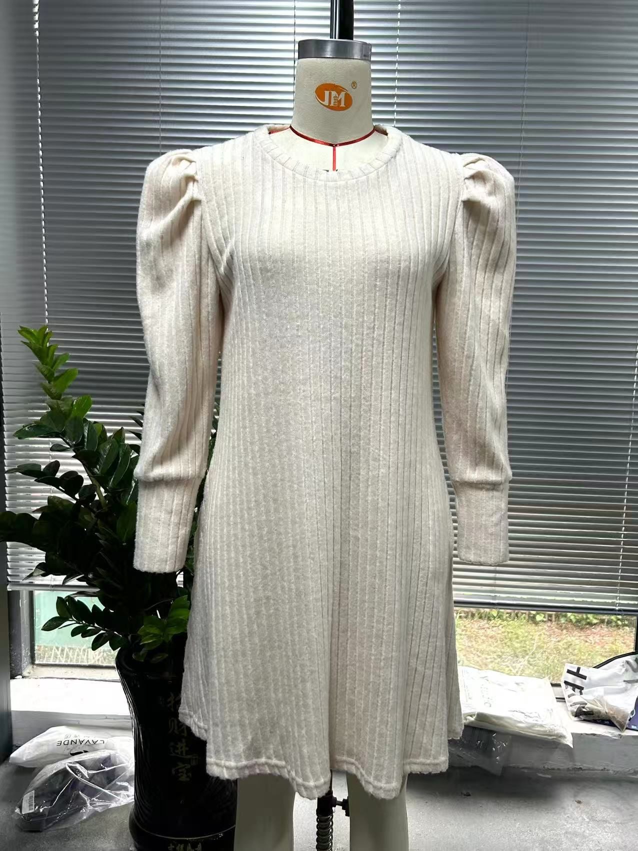 Y2K autumn and winter women's crew neck solid color sweater bubble sleeve fashion commuter dress comfortable casual loose dress