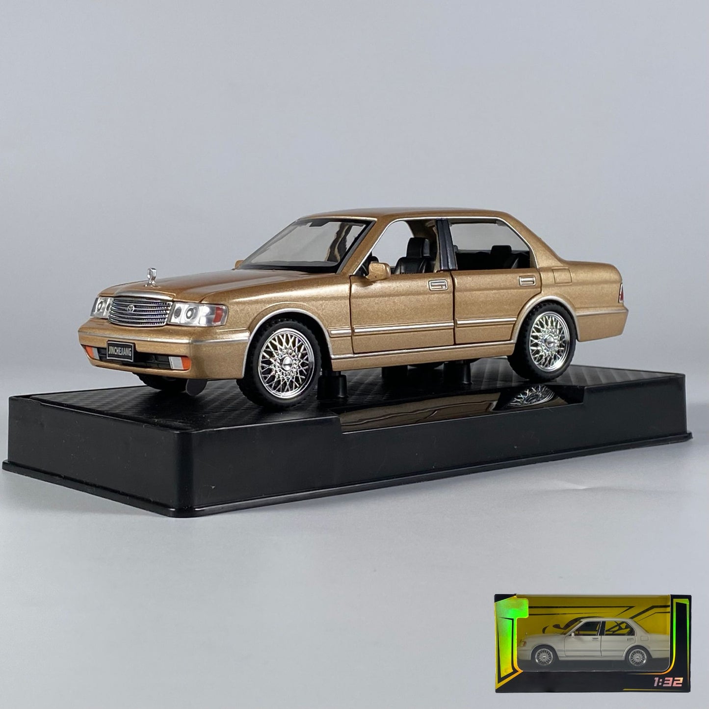1:32 Toyota Crown Royal Clássico Veículo Liga Fundida Carro de Brinquedo Infantil Modelo Miniatura Coleção Hobbies de Férias