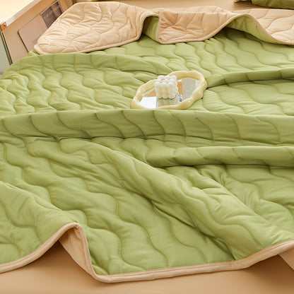 Cozy Floral Flannel Throw Blanket Soft Machine Washable All-Season Comfort with Cute Pink Strawberry Flower Design