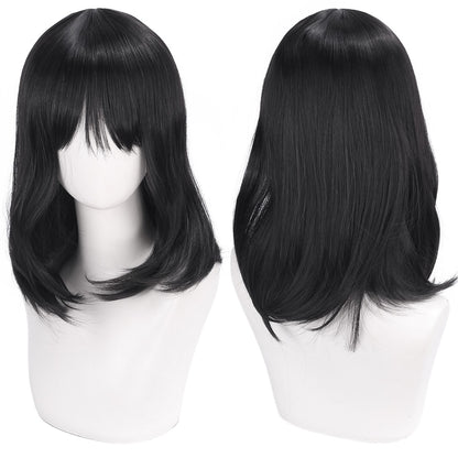 O artista de perucas para cosplay, como Qiao Ling, agente da Cao Tai Time, tem um penteado de flor de pera preta e uma peruca de fibra sintética.