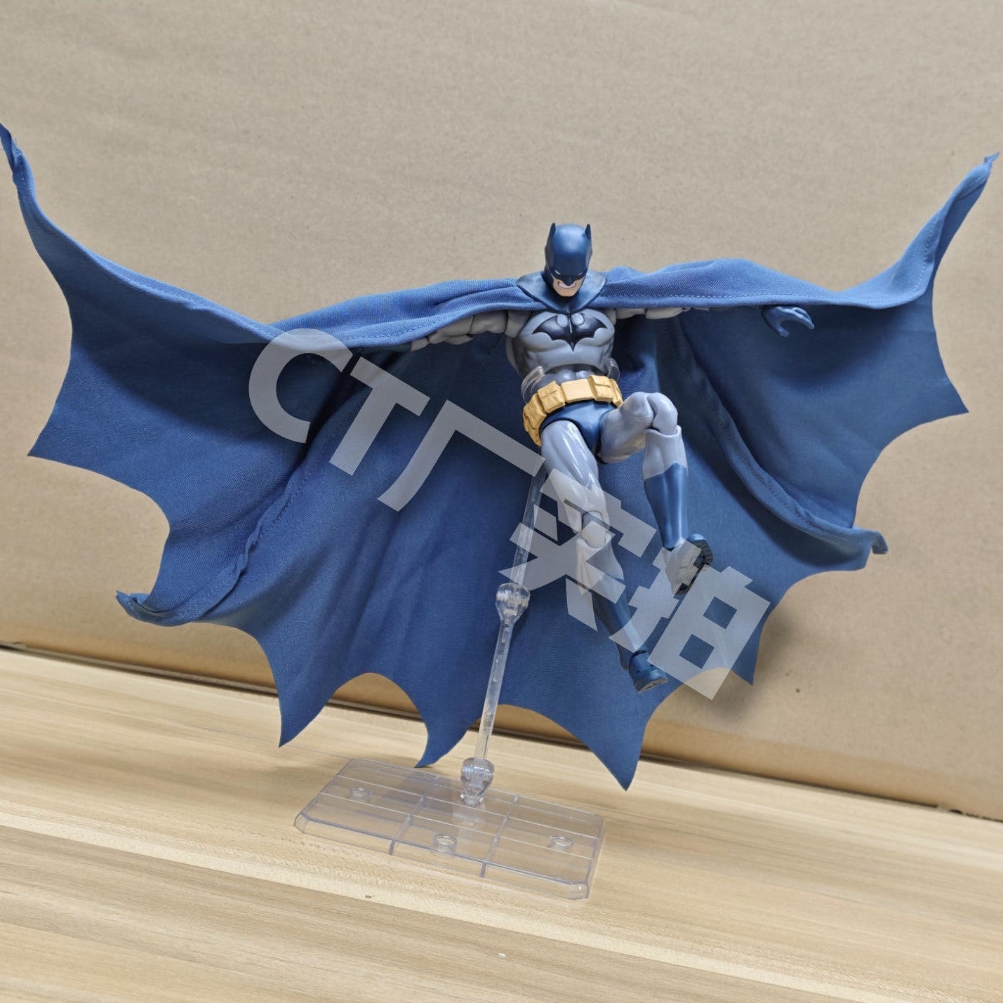 Em Estoque Ct Toys Batman Hush Versão Azul Mafex 105 Versão Preta DC Bat Man Anime Figura de Ação Estátua Modelo Brinquedos Presente