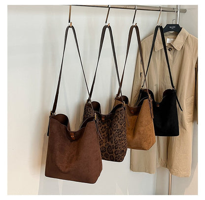 Autumn/Winter Bucket Bag Retro Suede Fur Large Capacity Tote Bag for Women, New Style Versatile Shoulder & Crossbody Bag