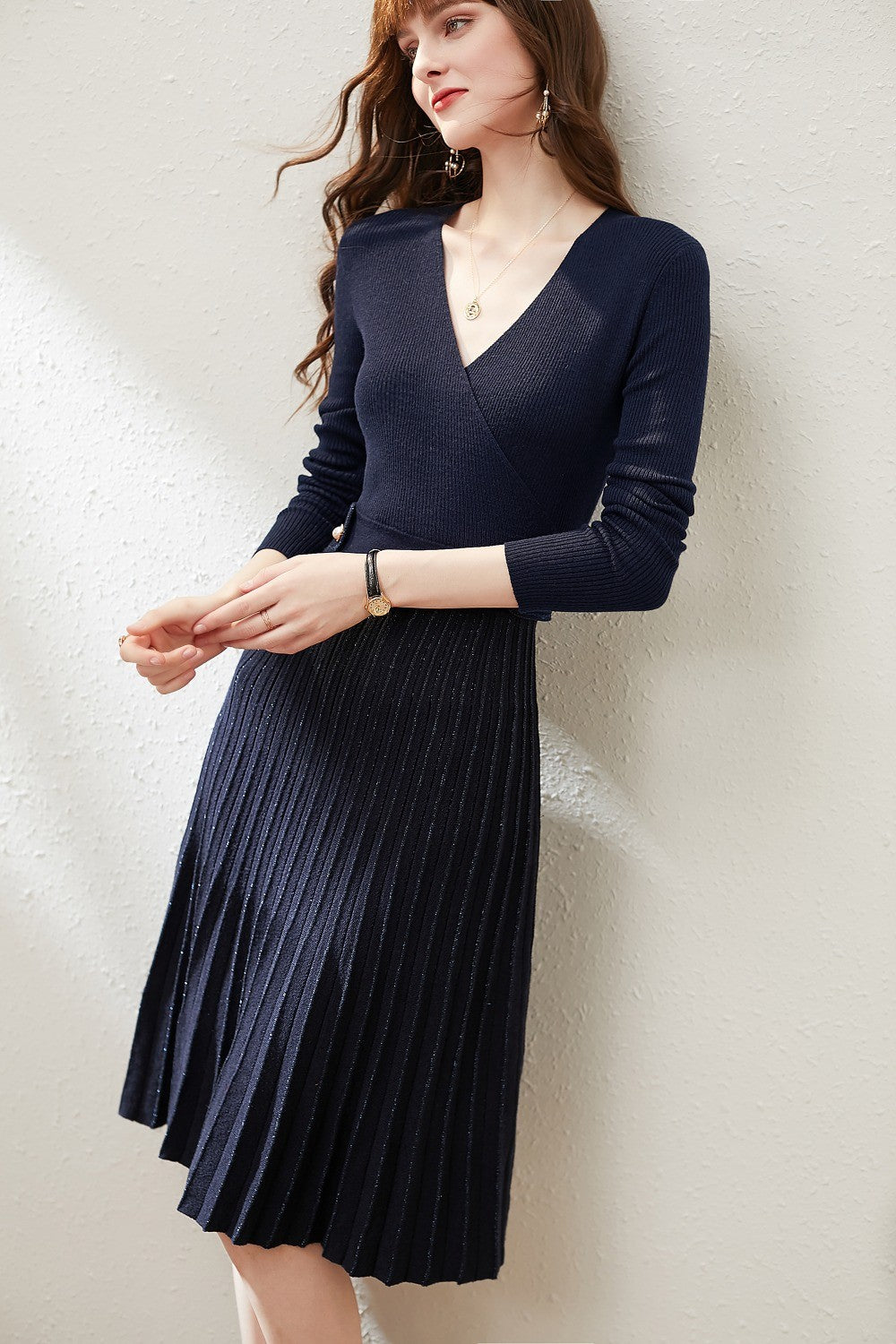 MARKOWO Desinger Brand 2022  Autumn and winter niche wool retro temperament slim V-neck knitted pleated dress