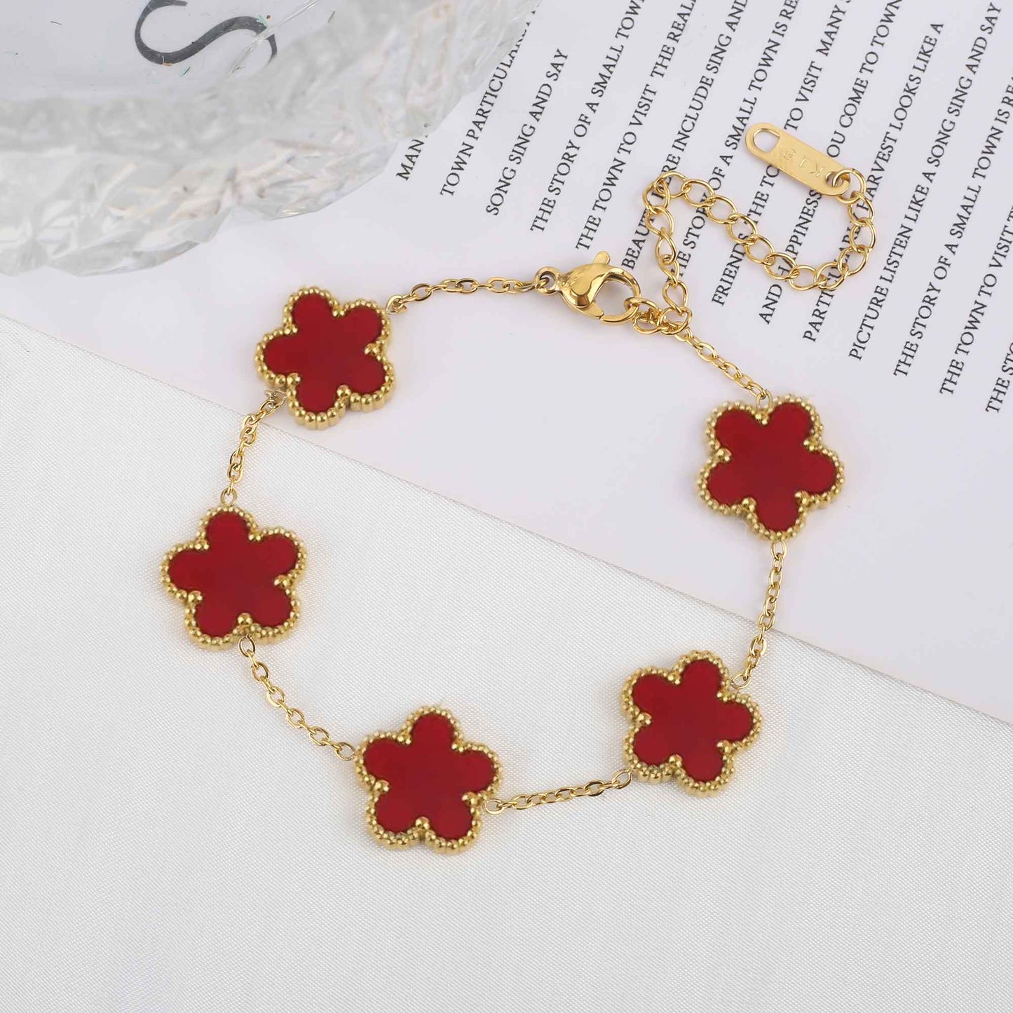 Pulseira Clássica de Aço Inoxidável de Luxo Feminina Ajustável com Cinco Flores para Mulheres Novas Joias da Moda para Festas Presentes Trevo