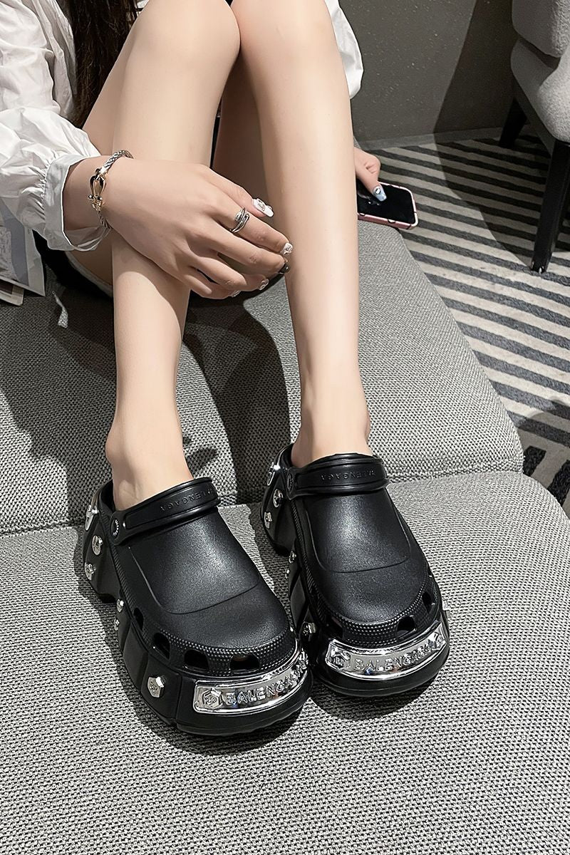 Men's and Women's Thick Soled Fashion Slippers with Soft Soles for Indoor and Outdoor Wear Fashionable and Versatile