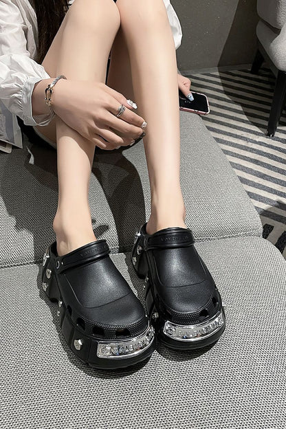 Men's and Women's Thick Soled Fashion Slippers with Soft Soles for Indoor and Outdoor Wear Fashionable and Versatile